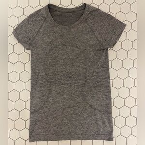 Lululemon Grey Swiftly Tech Short-Sleeve Shirt Size 6